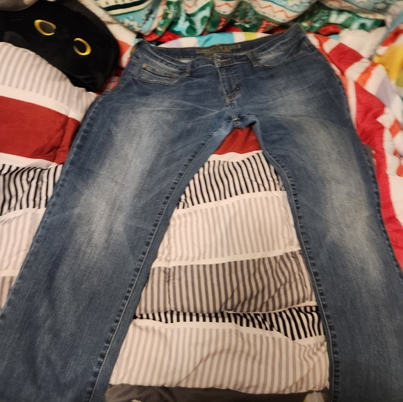 Jeans - Picture 2 of 3